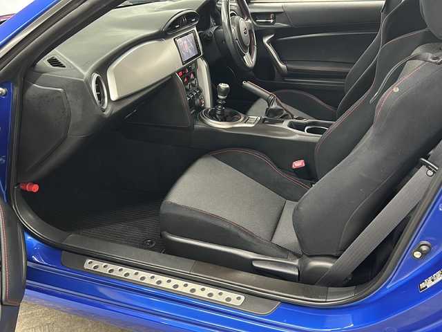 スバル ＢＲＺ S 長崎県 2013(平25)年 8.3万km WRブルーマイカ 社外メモリナビ/（フルセグ/CD/Bluetooth）/バックカメラ/6速マニュアル/純正HIDヘッドライト/純正17インチアルミホイール/オートライト/横滑り防止装置/電動格納ミラー/純正フロアマット/カーテンエアバック