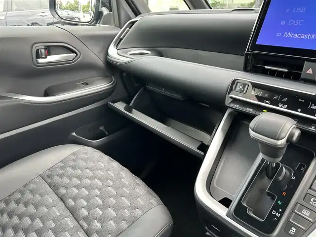 トヨタ ヴォクシー S－Z 栃木県 2023(令5)年 1.1万km 黒 トヨタセーフティセンス/ディスプレイオーディオプラス/・10.5インチナビ/・地デジTV/CD/DVD/Bluetooth/USB/HDMI/・AppleCarPlay/AndroidAuto/・ETC2.0ユニット/バックカメラ/両側パワースライドドア/レーダークルーズコントロール/クリアランスソナー/ハーフレザーシート/シートヒーター/リアサンシェード/純正17インチAW/LEDヘッドライト/サイド/カーテンエアバッグ