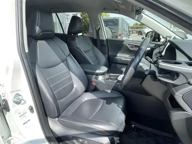 トヨタ ＲＡＶ４ G Zパッケージ 宮崎県 2019(平31)年 5.3万km ホワイトパールクリスタルシャイン 純正SDナビ/（CD/DVD/AM/FM/BT/USB/HDMI)/フルセグTV/バックカメラ/ステアリングスイッチ/レーダークルーズコントロール/D席パワーシート/D席/N席シートヒーター/ステアリングヒーター/パワーバックドア /レザーシート/デジタルインナーミラー/ドライブレコーダー/モデリスタエアロ/ビルトインETC