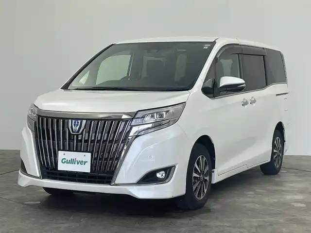 トヨタ エスクァイア ハイブリッド Gi プレミアムパッケージ ブラックテーラード 群馬県 2021(令3)年 1.6万km ホワイトパールクリスタルシャイン 純正ナビ　バックカメラ　フリップダウンモニター　両側パワースライドドア　衝突軽減　レーンアシスト　オートマチックハイビーム　ステアリングヒーター　シートヒーター　ビルトインETC　禁煙車