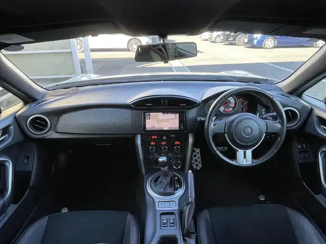 トヨタ ８６ GT リミテッド 東京都 2014(平26)年 5.4万km クリスタルホワイトパール 純正ナビ/Bluetooth/バックカメラ/シートヒーター/ETC/パドルシフト/横滑り防止装置/ドライブモードセレクトスイッチ/ワンオーナー/オートライト/キセノンライト/プッシュスタート