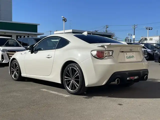 トヨタ ８６ GT リミテッド 東京都 2014(平26)年 5.4万km クリスタルホワイトパール 純正ナビ/Bluetooth/バックカメラ/シートヒーター/ETC/パドルシフト/横滑り防止装置/ドライブモードセレクトスイッチ/ワンオーナー/オートライト/キセノンライト/プッシュスタート
