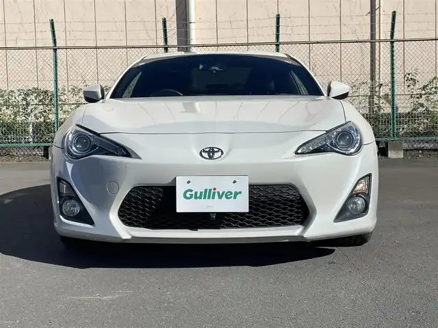 トヨタ ８６ GT リミテッド 東京都 2014(平26)年 5.4万km クリスタルホワイトパール 純正ナビ/Bluetooth/バックカメラ/シートヒーター/ETC/パドルシフト/横滑り防止装置/ドライブモードセレクトスイッチ/ワンオーナー/オートライト/キセノンライト/プッシュスタート