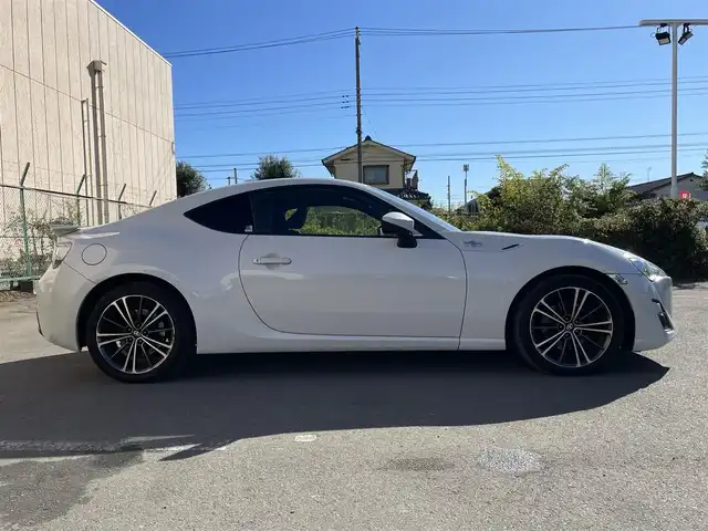 トヨタ ８６ GT リミテッド 東京都 2014(平26)年 5.4万km クリスタルホワイトパール 純正ナビ/Bluetooth/バックカメラ/シートヒーター/ETC/パドルシフト/横滑り防止装置/ドライブモードセレクトスイッチ/ワンオーナー/オートライト/キセノンライト/プッシュスタート