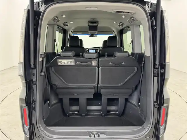 ホンダ ステップワゴン スパーダ ハイブリッド G EX ホンダセンシング 福岡県 2019(平31)年 4.4万km プレミアムスパークルブラックパール フリップダウンモニター　/純正９インチナビ　/バックカメラ　/ホンダセンシング　/わくわくゲート　/ＥＴＣ　/両側パワースライドドア　/前席シートヒーター　/ハーフレザーシート　/純正１６インチＡＷ　/ＬＥＤヘッドライト