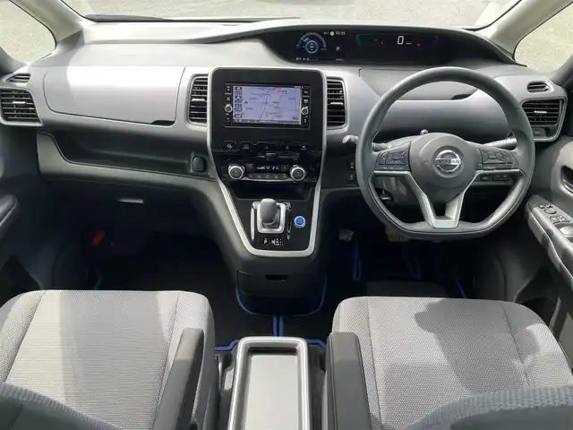 日産 セレナ e－パワー XV 福岡県 2019(平31)年 8.7万km ブリリアントホワイトパール 360°セーフティサポート/コーナーセンサー/アラウンドビュー/バックカメラ/ドラレコ/SDナビ/BT/フルセグTV/SDミュージック/CD/純正ホイール/社外フロアマット/プッシュスタート/スマートキー/スペアキー/両側パワースライドドア/ビルトインETC/オートライト/LED/e-power