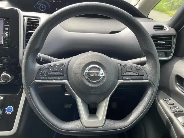 日産 セレナ e－パワー XV 福岡県 2019(平31)年 8.7万km ブリリアントホワイトパール 360°セーフティサポート/コーナーセンサー/アラウンドビュー/バックカメラ/ドラレコ/SDナビ/BT/フルセグTV/SDミュージック/CD/純正ホイール/社外フロアマット/プッシュスタート/スマートキー/スペアキー/両側パワースライドドア/ビルトインETC/オートライト/LED/e-power