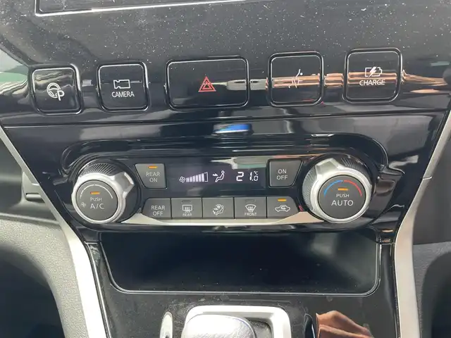 日産 セレナ e－パワー XV 福岡県 2019(平31)年 8.7万km ブリリアントホワイトパール 360°セーフティサポート/コーナーセンサー/アラウンドビュー/バックカメラ/ドラレコ/SDナビ/BT/フルセグTV/SDミュージック/CD/純正ホイール/社外フロアマット/プッシュスタート/スマートキー/スペアキー/両側パワースライドドア/ビルトインETC/オートライト/LED/e-power