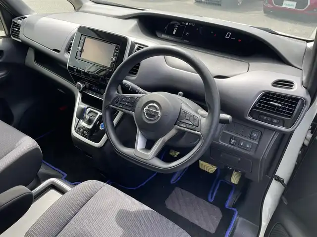 日産 セレナ e－パワー XV 福岡県 2019(平31)年 8.7万km ブリリアントホワイトパール 360°セーフティサポート/コーナーセンサー/アラウンドビュー/バックカメラ/ドラレコ/SDナビ/BT/フルセグTV/SDミュージック/CD/純正ホイール/社外フロアマット/プッシュスタート/スマートキー/スペアキー/両側パワースライドドア/ビルトインETC/オートライト/LED/e-power