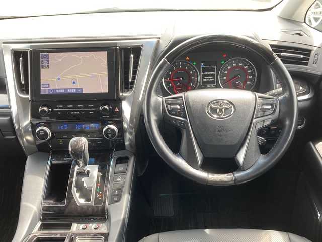 トヨタ アルファード S Cパッケージ 佐賀県 2021(令3)年 1.7万km ブラック TRDスポイラー/ツインムーンルーフ/純正ディスプレイオーディオ/ナビキット/純正フリップダウンモニター/両側パワースライドドア/プリクラッシュセーフティ/レーンディパーチャーアラート/オートハイビーム/アダプティブクルーズコントロール/クリアランスソナー/ブラインドスポットモニター/リアクロストラフィックアラート/スマートルームミラー/電動パーキングブレーキ/オートブレーキホールド/レザーシート/シートヒーター/エアシート/メモリパワーシートシート/オットマン/パワーバックドア/ビルトインETC2.0/ステアリングヒーター/ステアリングリモコン/プッシュスタート/スマートキー/三眼LEDヘッドライト/フォグライト/モデリスタミラーガーニッシュ/モデリスタバックドアガーニッシュ/純正アルミホイール