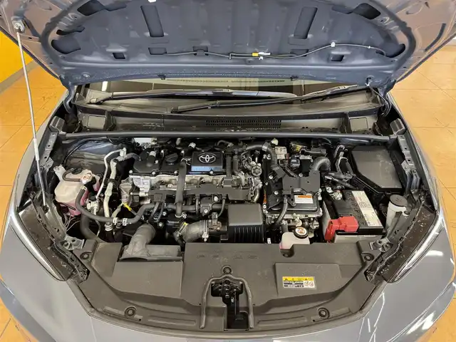 トヨタ プリウス U 群馬県 2023(令5)年 2.6万km グレー セーフティセンス/純正ディスプレイオーディオ/　　BT/フルセグ/USB/Miracast/パノラミックビューモニター/レーダークルーズコントロール/LEDオートライト/オートハイビーム/前席シートヒーター/純正17インチAW/コーナーセンサー/前後ドライブレコーダー/ブラインドスポットモニター/レーンアシスト/オートブレーキホールド/ステアリングスイッチ/オートリトラクタブルミラー/横滑り防止装置/サイド・カーテンエアバッグ/スマートキー/ビルトインETC2.0