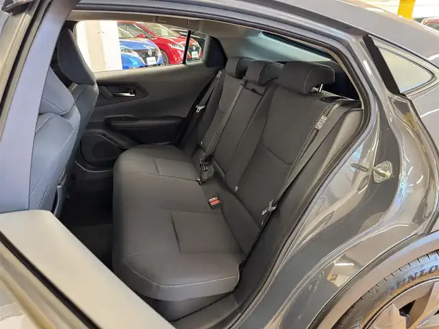 トヨタ プリウス U 群馬県 2023(令5)年 2.6万km グレー セーフティセンス/純正ディスプレイオーディオ/　　BT/フルセグ/USB/Miracast/パノラミックビューモニター/レーダークルーズコントロール/LEDオートライト/オートハイビーム/前席シートヒーター/純正17インチAW/コーナーセンサー/前後ドライブレコーダー/ブラインドスポットモニター/レーンアシスト/オートブレーキホールド/ステアリングスイッチ/オートリトラクタブルミラー/横滑り防止装置/サイド・カーテンエアバッグ/スマートキー/ビルトインETC2.0