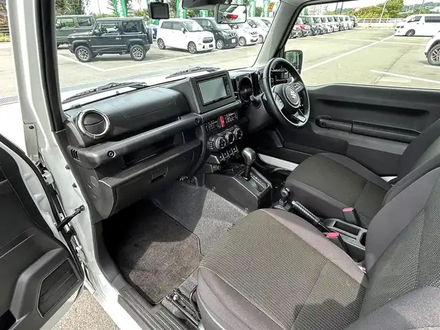 スズキ ジムニー XC 愛媛県 2020(令2)年 2.5万km ピュアホワイトP KENWOOD7型ナビ/バックカメラ/ドライブレコーダー/クルーズコントロール/社外マット/前席シートヒーター/衝突被害軽減装置/車線逸脱防止装置/ヒートミラー/電格ミラー/シガーソケット/ヘッドライトウォッシャー/ステアリングリモコン/トランスファーレバー/現状サマー(純正AW）(175/80/R16)/BRIDGESTONE DUELER H/T 684II