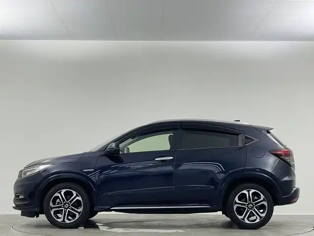 ホンダ ヴェゼル ハイブリッド Z ホンダセンシング 埼玉県 2018(平30)年 4.5万km ミッドナイトブルービームM ホンダセンシング　純正７インチナビ　フルセグＴＶ　Ｂｌｕｅｔｏｏｔｈ　バックカメラ　ブラックハーフレザーシート　前席シートヒーター　革巻きステアリング　パドルシフト　ビルトインＥＴＣ　ドラレコ