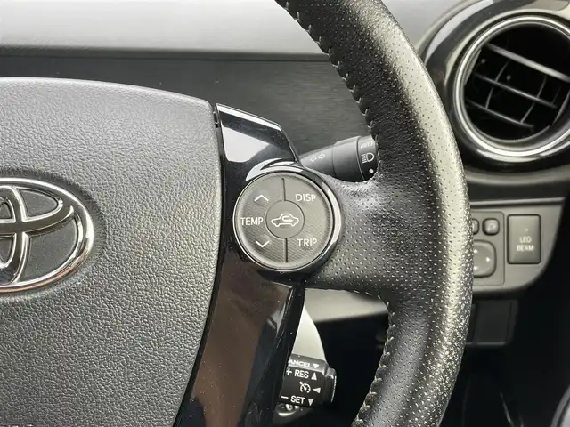 トヨタ アクア G G’s 埼玉県 2015(平27)年 10.7万km シルバーM (株)IDOMが運営する【じしゃロン鳩ヶ谷店】の自社ローン専用車両になりますこちらは現金またはオートローンご利用時の価格です。自社ローンご希望の方は別途その旨お申付け下さい/登録時106342km/G’s専用装備/　・フロントバンパー/　・（専用クリアターンランプ内蔵/スモークメッキ加飾）/　・サイドマッドガード/　・リヤバンパー（スモークメッキ加飾）/　・フェンダーガーニッシュ（HYBRIDロゴ・G’sロゴ付）/　・エンブレム（バックドア）/　・LEDイルミネーションビーム（コンソールスイッチ付）/　・フロントスポーティシート/純正SDナビ（NSZT-W64）/　・AM/FM/CD/MSV(SD)/BT/フルセグTV/バックカメラ/ＥＴＣ/プッシュスタート/スマートキーx2/純正17インチアルミホイール/社外マフラー（GANADOR　Pasion　Evolition）/ＬＥＤヘッドライト/　・オートライト/フォグランプ/革巻きステアリング/電動格納式オートウィンカーミラー/ドアバイザー/G’s専用フロアマット