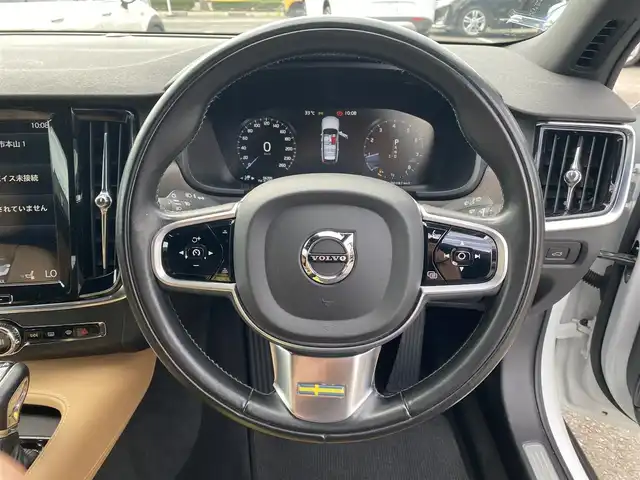 ボルボ Ｖ９０ クロスカントリー T6 AWD サマム 福岡県 2017(平29)年 5.7万km パール ・アクティブクルーズコントロール/・純正ナビ／ＢＴ／ＵＳＢ／ｃａｒｐｌａｙ/・全方位カメラ/・白革シート／シートヒーター／エアシート/・ドライブレコーダー/・フルセグ/・ＥＴＣ/・純正２０ＡＷ/・ステアリングヒーター/・自動駐車システム/・スペアキー/・保証書/・取扱説明書