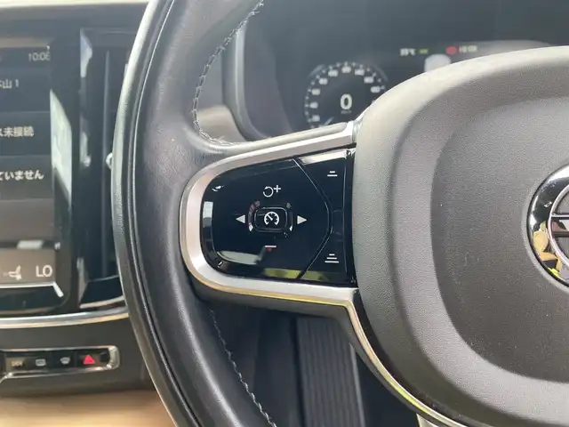 ボルボ Ｖ９０ クロスカントリー T6 AWD サマム 福岡県 2017(平29)年 5.7万km パール ・アクティブクルーズコントロール/・純正ナビ／ＢＴ／ＵＳＢ／ｃａｒｐｌａｙ/・全方位カメラ/・白革シート／シートヒーター／エアシート/・ドライブレコーダー/・フルセグ/・ＥＴＣ/・純正２０ＡＷ/・ステアリングヒーター/・自動駐車システム/・スペアキー/・保証書/・取扱説明書