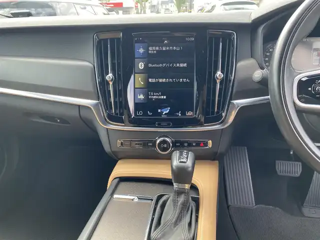 ボルボ Ｖ９０ クロスカントリー T6 AWD サマム 福岡県 2017(平29)年 5.7万km パール ・アクティブクルーズコントロール/・純正ナビ／ＢＴ／ＵＳＢ／ｃａｒｐｌａｙ/・全方位カメラ/・白革シート／シートヒーター／エアシート/・ドライブレコーダー/・フルセグ/・ＥＴＣ/・純正２０ＡＷ/・ステアリングヒーター/・自動駐車システム/・スペアキー/・保証書/・取扱説明書