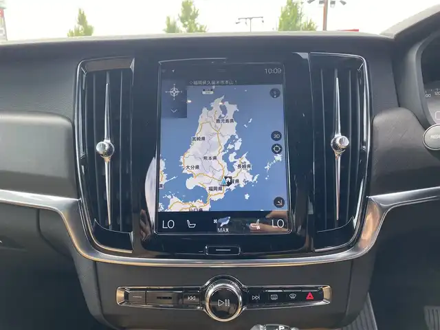 ボルボ Ｖ９０ クロスカントリー T6 AWD サマム 福岡県 2017(平29)年 5.7万km パール ・アクティブクルーズコントロール/・純正ナビ／ＢＴ／ＵＳＢ／ｃａｒｐｌａｙ/・全方位カメラ/・白革シート／シートヒーター／エアシート/・ドライブレコーダー/・フルセグ/・ＥＴＣ/・純正２０ＡＷ/・ステアリングヒーター/・自動駐車システム/・スペアキー/・保証書/・取扱説明書