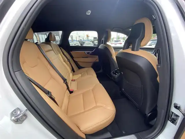 ボルボ Ｖ９０ クロスカントリー T6 AWD サマム 福岡県 2017(平29)年 5.7万km パール ・アクティブクルーズコントロール/・純正ナビ／ＢＴ／ＵＳＢ／ｃａｒｐｌａｙ/・全方位カメラ/・白革シート／シートヒーター／エアシート/・ドライブレコーダー/・フルセグ/・ＥＴＣ/・純正２０ＡＷ/・ステアリングヒーター/・自動駐車システム/・スペアキー/・保証書/・取扱説明書