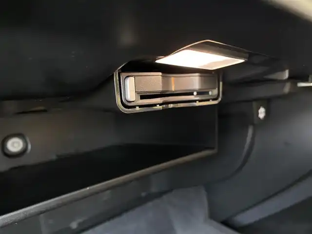 ボルボ Ｖ９０ クロスカントリー T6 AWD サマム 福岡県 2017(平29)年 5.7万km パール ・アクティブクルーズコントロール/・純正ナビ／ＢＴ／ＵＳＢ／ｃａｒｐｌａｙ/・全方位カメラ/・白革シート／シートヒーター／エアシート/・ドライブレコーダー/・フルセグ/・ＥＴＣ/・純正２０ＡＷ/・ステアリングヒーター/・自動駐車システム/・スペアキー/・保証書/・取扱説明書