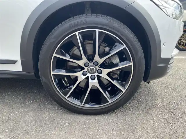 ボルボ Ｖ９０ クロスカントリー T6 AWD サマム 福岡県 2017(平29)年 5.7万km パール ・アクティブクルーズコントロール/・純正ナビ／ＢＴ／ＵＳＢ／ｃａｒｐｌａｙ/・全方位カメラ/・白革シート／シートヒーター／エアシート/・ドライブレコーダー/・フルセグ/・ＥＴＣ/・純正２０ＡＷ/・ステアリングヒーター/・自動駐車システム/・スペアキー/・保証書/・取扱説明書