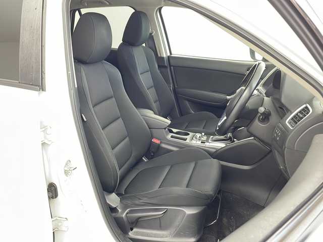マツダ ＣＸ－５ XD プロアクティブ 兵庫県 2015(平27)年 7.3万km クリスタルホワイトパールマイカ ・純正ナビ/CD/DVD/BT/USB/AUX/TV/・バックカメラ/・ビルトインETC/・社外前後ドライブレコーダー/・レーダークルーズコントロール/・スマートブレーキサポート/・スマートシティブレーキサポート/・アダプティブLEDヘッドライト/・レーンキープアシストシステム/・車線逸脱警報システム/・ブラインドスポットモニタリング/・ドライバーアテンションアラート/・トラクションコントロールシステム/・アドバンストキーレスエントリーシステム/・スマートキー/・プッシュボタンスタートシステム/・純正17インチアルミホイール/・純正フロアマット/・ドアバイザー