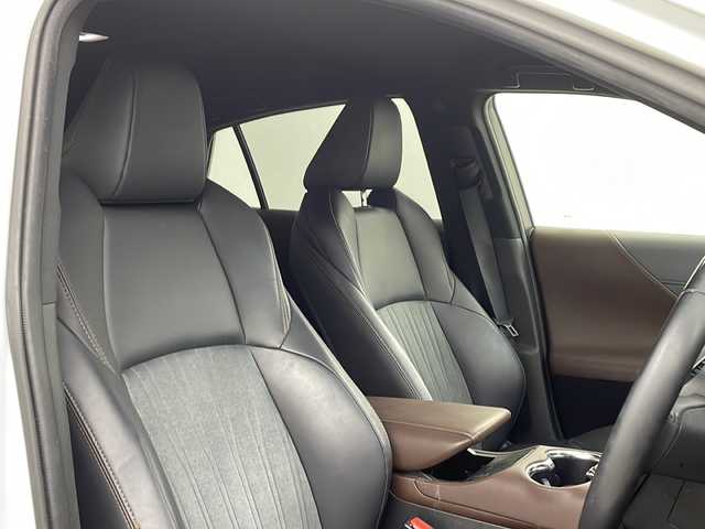トヨタ ハリアー Z 兵庫県 2020(令2)年 6万km ホワイトパールクリスタルシャイン ・Toyota　Safety　Sense/プリクラッシュセーフティ（歩行者[昼夜]・自転車運転者[昼]検知機能付衝突回避支援タイプ/ミリ波レーダー＋単眼カメラ方式）/レーントレーシングアシスト[LTA]/レーダークルーズコントロール（全車速追従機能付）/アダプティブハイビームシステム［AHS］/ロードサインアシスト[RSA]/・先行車発進告知機能/・ブラインドスポットモニター/・デジタルインナーミラー/・T-Connect SDナビゲーションシステム/JBLプレミアムサウンドシステム/【ナビ】12.3インチディスプレイ（トヨタマルチオペレーションタッチ）、USB動画・音楽再生/Miracast/フルセグ//Apple CarPlay/Android Auto/Bluetooth/ETC2.0ユニット（VICS機能付）/9スピーカー（JBLアンプ）/・パノラミックビューモニター/・パワーバックドア/・ハーフレザー/・運転席パワーシート/・革巻きステアリング/・パワーバックドア/・純正19インチアルミホイール/・純正フロアマット/・ヘッドアップディスプレイ