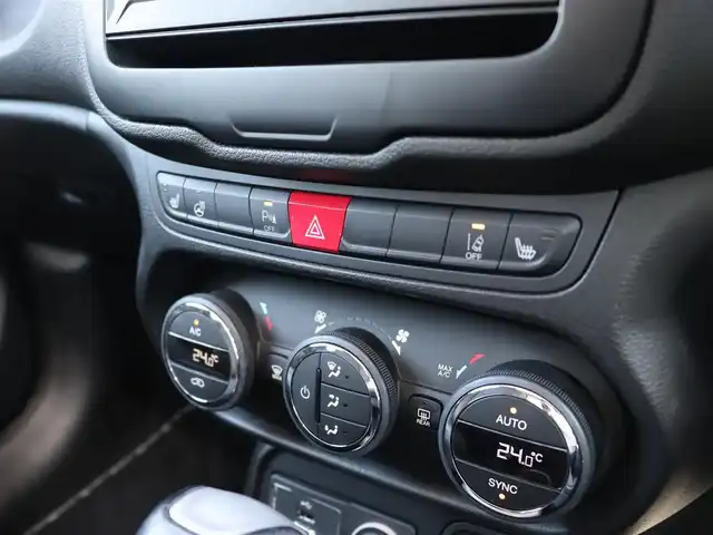 クライスラー・ジープ ジープ レネゲード リミテッド 宮城県 2017(平29)年 4.6万km 青 サンルーフ/ルーフレール/レザーシート/シートヒーター/パワーシート/LEDヘッドライト/フォグランプ/純正１７インチAW/ステアリングヒーター/バックカメラ/ドライブレコーダー前後/レーンキープアシスト/BSM/フルセグテレビ/アイドリングストップ/ウィンカーミラー/クルーズコントロール/プッシュスタート/ETC