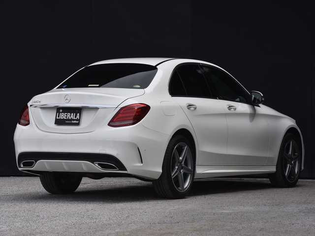 メルセデス・ベンツ Ｃ２２０ｄ アバンギャルド　AMGライン 和歌山県 2015(平27)年 5.8万km ポーラホワイト レザーエクスクルーシブパッケージ/レーダーセーフティ/キーレスゴー/アンビエントライト/エアサス/パドルシフト/LEDライト/黒革/シートヒーター/HUD/オートテールゲート/ナビ/バックカメラ/TV/BTオーディオ/パワーシート/シートヒーター/ETC