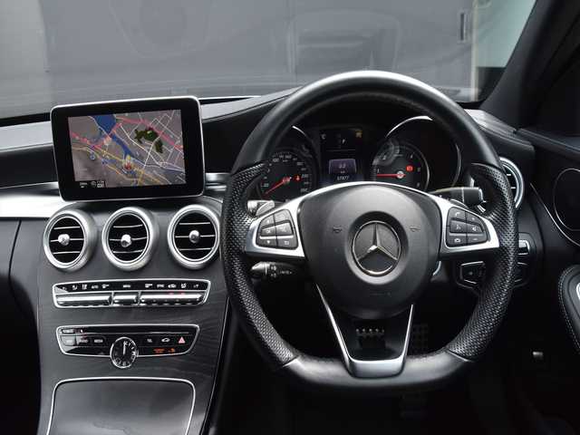 メルセデス・ベンツ Ｃ２２０ｄ アバンギャルド　AMGライン 和歌山県 2015(平27)年 5.8万km ポーラホワイト レザーエクスクルーシブパッケージ/レーダーセーフティ/キーレスゴー/アンビエントライト/エアサス/パドルシフト/LEDライト/黒革/シートヒーター/HUD/オートテールゲート/ナビ/バックカメラ/TV/BTオーディオ/パワーシート/シートヒーター/ETC