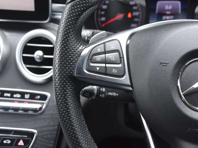 メルセデス・ベンツ Ｃ２２０ｄ アバンギャルド　AMGライン 和歌山県 2015(平27)年 5.8万km ポーラホワイト レザーエクスクルーシブパッケージ/レーダーセーフティ/キーレスゴー/アンビエントライト/エアサス/パドルシフト/LEDライト/黒革/シートヒーター/HUD/オートテールゲート/ナビ/バックカメラ/TV/BTオーディオ/パワーシート/シートヒーター/ETC