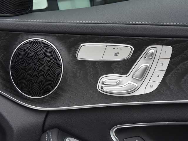 メルセデス・ベンツ Ｃ２２０ｄ アバンギャルド　AMGライン 和歌山県 2015(平27)年 5.8万km ポーラホワイト レザーエクスクルーシブパッケージ/レーダーセーフティ/キーレスゴー/アンビエントライト/エアサス/パドルシフト/LEDライト/黒革/シートヒーター/HUD/オートテールゲート/ナビ/バックカメラ/TV/BTオーディオ/パワーシート/シートヒーター/ETC