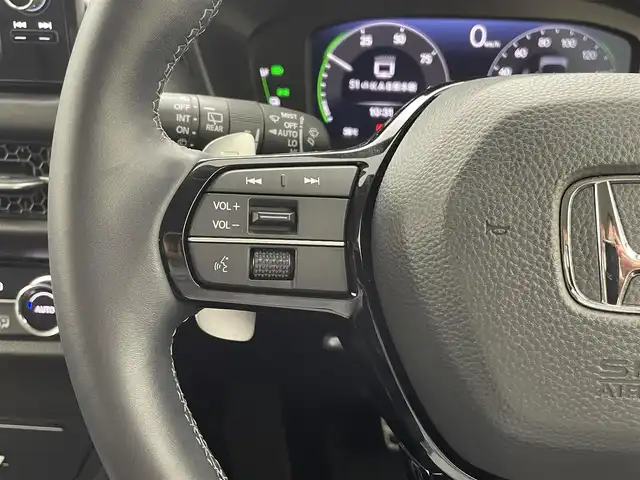 ホンダ ＺＲ－Ｖ ハイブリッド e:HEV Z 熊本県 2024(令6)年 1.9万km プラチナホワイトパール 純正ナビ　/全周囲カメラ　/前後ドライブレコーダー　/ビルトインＥＴＣ２．０　/前後クリアランスソナー　/前席シートヒーター　/前席パワーシート　/パワーバックドア　/ステアリングヒーター　/ホンダセンシング/・路外逸脱制御機能/・ブラインドスポットモニター/・踏み間違い軽減システム/・衝突軽減ブレーキ/・レーダークルーズコントロール/・レーンキープアシスト/横滑り防止/ダウンヒルアシスト/社外ゴムフロアマット/純正１８インチAW/オートライト/LEDヘッドライト/フォグライト/スマートキー/プッシュスタート/保証書