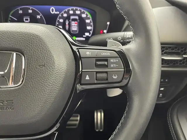 ホンダ ＺＲ－Ｖ ハイブリッド e:HEV Z 熊本県 2024(令6)年 1.9万km プラチナホワイトパール 純正ナビ　/全周囲カメラ　/前後ドライブレコーダー　/ビルトインＥＴＣ２．０　/前後クリアランスソナー　/前席シートヒーター　/前席パワーシート　/パワーバックドア　/ステアリングヒーター　/ホンダセンシング/・路外逸脱制御機能/・ブラインドスポットモニター/・踏み間違い軽減システム/・衝突軽減ブレーキ/・レーダークルーズコントロール/・レーンキープアシスト/横滑り防止/ダウンヒルアシスト/社外ゴムフロアマット/純正１８インチAW/オートライト/LEDヘッドライト/フォグライト/スマートキー/プッシュスタート/保証書