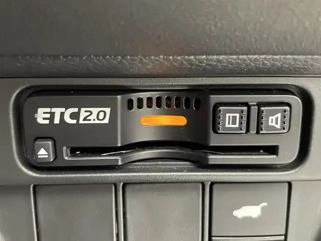 ホンダ ＺＲ－Ｖ ハイブリッド e:HEV Z 熊本県 2024(令6)年 1.9万km プラチナホワイトパール 純正ナビ　/全周囲カメラ　/前後ドライブレコーダー　/ビルトインＥＴＣ２．０　/前後クリアランスソナー　/前席シートヒーター　/前席パワーシート　/パワーバックドア　/ステアリングヒーター　/ホンダセンシング/・路外逸脱制御機能/・ブラインドスポットモニター/・踏み間違い軽減システム/・衝突軽減ブレーキ/・レーダークルーズコントロール/・レーンキープアシスト/横滑り防止/ダウンヒルアシスト/社外ゴムフロアマット/純正１８インチAW/オートライト/LEDヘッドライト/フォグライト/スマートキー/プッシュスタート/保証書