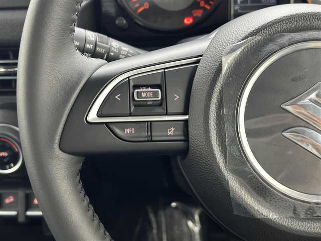 スズキ ジムニー ノマド FC 熊本県 2025(令7)年 0.1万km アークティックホワイトパール 禁煙車　/後ろのみクリアランスソナー　/スズキセーフティサポート/・デュアルセンサーブレーキサポート/・先行車発進お知らせ機能/・標識認識機能/・車線逸脱抑制機能/・ふらつき警報機能/・アダブティブクルーズコントロール/・誤発進制御機能/・後方誤発進抑制機能/横滑り防止/アイドリングストップ/ダウンヒルアシスト/前席シートヒーター/純正１５インチAW/オートライト/LEDヘッドライト/フォグライト/背面タイヤ/スマートキー/プッシュスタート/スペアキー1本