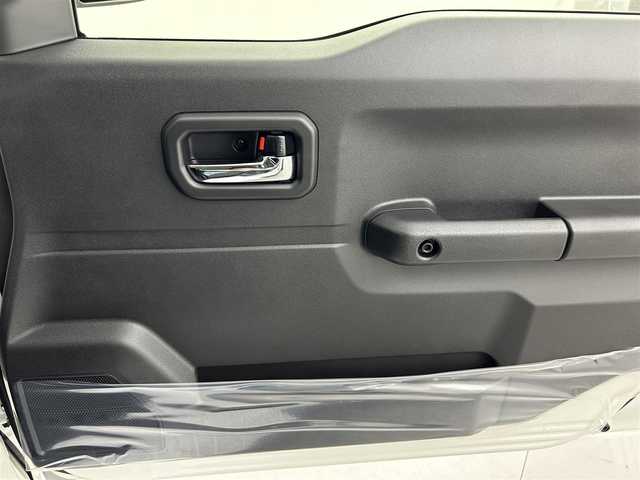 スズキ ジムニー ノマド FC 熊本県 2025(令7)年 0.1万km アークティックホワイトパール 禁煙車　/後ろのみクリアランスソナー　/スズキセーフティサポート/・デュアルセンサーブレーキサポート/・先行車発進お知らせ機能/・標識認識機能/・車線逸脱抑制機能/・ふらつき警報機能/・アダブティブクルーズコントロール/・誤発進制御機能/・後方誤発進抑制機能/横滑り防止/アイドリングストップ/ダウンヒルアシスト/前席シートヒーター/純正１５インチAW/オートライト/LEDヘッドライト/フォグライト/背面タイヤ/スマートキー/プッシュスタート/スペアキー1本