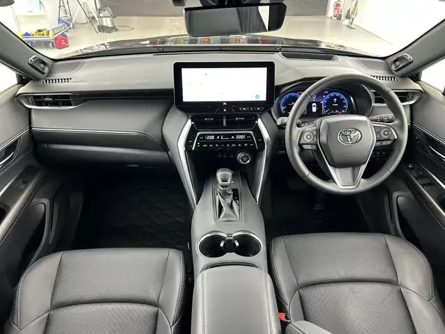 トヨタ ハリアー Z レザーパッケージ 愛知県 2024(令6)年 0.2万km ブラック 禁煙車/純正12.3インチナビ/（AM/FM/Bluetooth/USB/フルセグTV)/JBLプレミアムサウンド/全方位カメラ/トヨタセーフティセンス/・プリクラッシュセーフティ/・レーントレーシングアシスト/・パーキングサポートブレーキ/・パーキングセンサー/・オートマチックハイビーム/・レーダークルーズコントロール/・ブラインドスポットモニター/・ロードサインアシスト/ヘッドアップディスプレイ/デジタルインナーミラー/ETC2.0/ドライブレコーダー/レザーシート/シートヒーター/シートベンチレーション/パワーシート/メモリシート/革巻きステアリング/ステアリングヒーター/パワーバックドア/純正19インチアルミホイール/スマートキー/プッシュスタート/LEDヘッドライト/フロントフォグランプ/オートライト/純正フロアマット/横滑り防止装置/電子パーキングブレーキ/オートホールド/電動格納ミラー