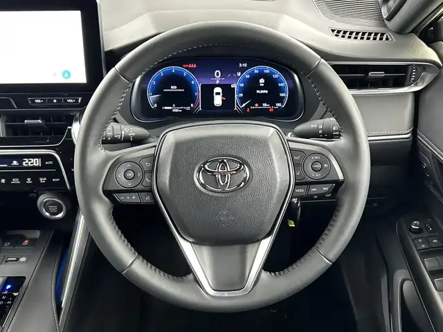 トヨタ ハリアー Z レザーパッケージ 愛知県 2024(令6)年 0.2万km ブラック 禁煙車/純正12.3インチナビ/（AM/FM/Bluetooth/USB/フルセグTV)/JBLプレミアムサウンド/全方位カメラ/トヨタセーフティセンス/・プリクラッシュセーフティ/・レーントレーシングアシスト/・パーキングサポートブレーキ/・パーキングセンサー/・オートマチックハイビーム/・レーダークルーズコントロール/・ブラインドスポットモニター/・ロードサインアシスト/ヘッドアップディスプレイ/デジタルインナーミラー/ETC2.0/ドライブレコーダー/レザーシート/シートヒーター/シートベンチレーション/パワーシート/メモリシート/革巻きステアリング/ステアリングヒーター/パワーバックドア/純正19インチアルミホイール/スマートキー/プッシュスタート/LEDヘッドライト/フロントフォグランプ/オートライト/純正フロアマット/横滑り防止装置/電子パーキングブレーキ/オートホールド/電動格納ミラー