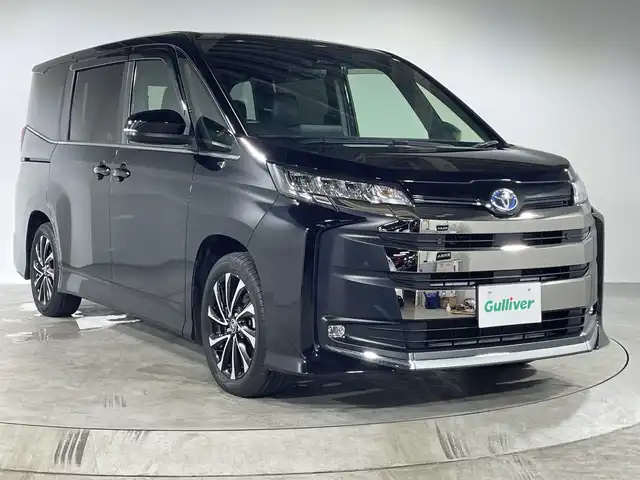 トヨタ ノア ハイブリッド S－Z 福岡県 2022(令4)年 4.6万km アティチュードブラックマイカ 禁煙車純正10型SDナビ（フルセグTV/BT/AM/FM）バックモニタートヨタセーフティーレーダークルコン電動リアゲートシートヒーターコーナーセンサーETCドラレコ両側パワスラオットマンハーフレザーシート