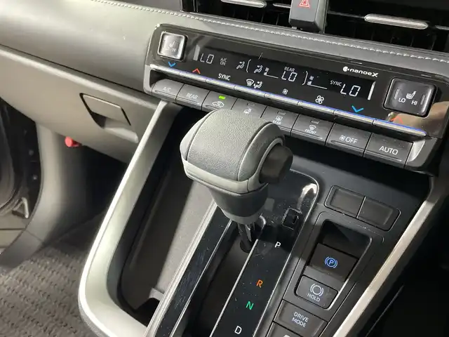 トヨタ ノア ハイブリッド S－Z 福岡県 2022(令4)年 4.6万km アティチュードブラックマイカ 禁煙車純正10型SDナビ（フルセグTV/BT/AM/FM）バックモニタートヨタセーフティーレーダークルコン電動リアゲートシートヒーターコーナーセンサーETCドラレコ両側パワスラオットマンハーフレザーシート