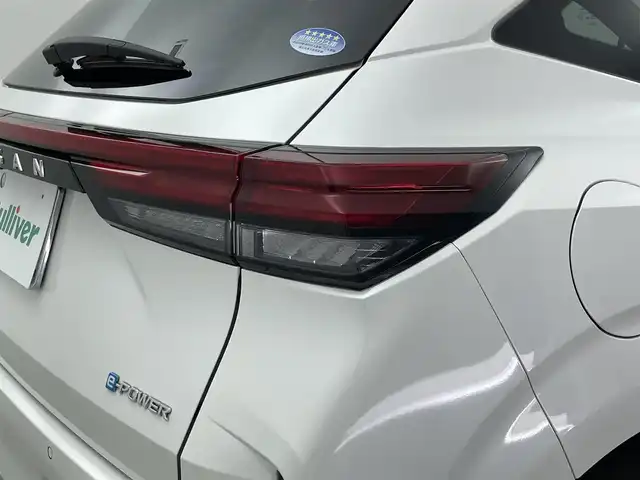 日産 オーラ G レザーエディション 福井県 2021(令3)年 2.7万km ピュアホワイトパール 純正ナビゲーション/【AM/FM/Bluetooth/フルセグTV/HDMI】/アラウンドビューモニター/ビルトインETC2.0/プロパイロット/・衝突軽減ブレーキ/・クルーズコントロール（追従有）/・車線逸脱警報機能/・レーンキープアシスト/インテリジェントルームミラー/BOSEスピーカー/プッシュスタート/スマートキー/スペアキー/オートライト/LEDヘッドライド/取扱説明書/新車時保証書