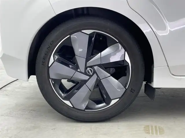 日産 オーラ G レザーエディション 福井県 2021(令3)年 2.7万km ピュアホワイトパール 純正ナビゲーション/【AM/FM/Bluetooth/フルセグTV/HDMI】/アラウンドビューモニター/ビルトインETC2.0/プロパイロット/・衝突軽減ブレーキ/・クルーズコントロール（追従有）/・車線逸脱警報機能/・レーンキープアシスト/インテリジェントルームミラー/BOSEスピーカー/プッシュスタート/スマートキー/スペアキー/オートライト/LEDヘッドライド/取扱説明書/新車時保証書