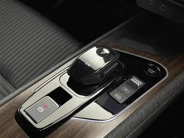 日産 オーラ G レザーエディション 福井県 2021(令3)年 2.7万km ピュアホワイトパール 純正ナビゲーション/【AM/FM/Bluetooth/フルセグTV/HDMI】/アラウンドビューモニター/ビルトインETC2.0/プロパイロット/・衝突軽減ブレーキ/・クルーズコントロール（追従有）/・車線逸脱警報機能/・レーンキープアシスト/インテリジェントルームミラー/BOSEスピーカー/プッシュスタート/スマートキー/スペアキー/オートライト/LEDヘッドライド/取扱説明書/新車時保証書