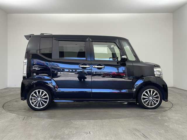 ホンダ Ｎ ＢＯＸ カスタム G ターボパッケージ 兵庫県 2013(平25)年 7.1万km クリスタルブラックパール ・Lパッケージ/・ターボパッケージ/・クルーズコントロール/・パドルシフト/・純正15インチアルミホイール/・社外7ナビ（AVIC-RZ900）CD/DVD/SD/フルセグ/BT/・バックカメラ/・ETC/・両側パワースライドドア/・本革巻きステアリング/・HIDヘッドライト/・オートライト/・フォグランプ/・スマートキー/・プッシュスタート/・純正フロアマット/・ドアバイザー/・横滑り防止装置/・アイドリングストップ