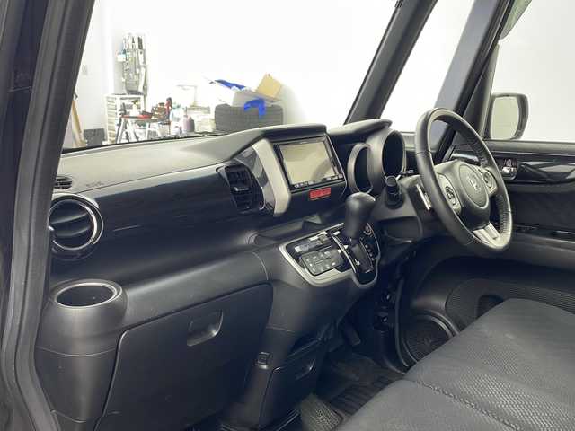 ホンダ Ｎ ＢＯＸ カスタム G ターボパッケージ 兵庫県 2013(平25)年 7.1万km クリスタルブラックパール ・Lパッケージ/・ターボパッケージ/・クルーズコントロール/・パドルシフト/・純正15インチアルミホイール/・社外7ナビ（AVIC-RZ900）CD/DVD/SD/フルセグ/BT/・バックカメラ/・ETC/・両側パワースライドドア/・本革巻きステアリング/・HIDヘッドライト/・オートライト/・フォグランプ/・スマートキー/・プッシュスタート/・純正フロアマット/・ドアバイザー/・横滑り防止装置/・アイドリングストップ