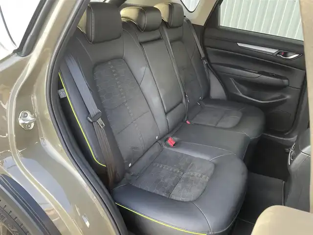 マツダ ＣＸ－５ XD フィールドジャーニー 福岡県 2023(令5)年 1.2万km ジルコンサンドメタリック ・純正１０．２５型ディスプレイナビ　/・フルセグＴＶ　/・ＡｐｐｌｅＣａｒＰｌａｙ/・i アクティブセンス/・３６０°モニター/・ブラインドスポットモニター/・ルーフレール　/・電動リアゲート　/・Ｄ席パワーシート　/・パドルシフト　/・ワイヤレス充電　/・ハーフレザーシート　/・ＥＴＣ/・前席/後席シートヒーター/・ステアリングヒーター/・ステアリングスイッチ/・LEDヘッドライト/・車線逸脱警報