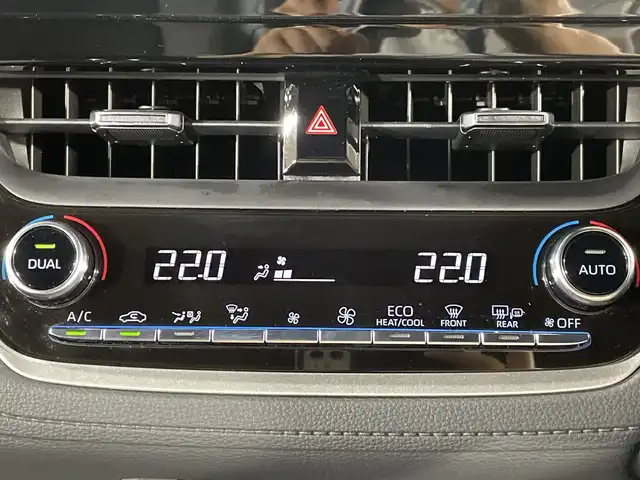 トヨタ カローラ クロス Z 福岡県 2023(令5)年 1.1万km プラチナホワイトパールマイカ 純正ディスプレイオーディオ/（CD/DVD/BT/AM/FM）/フルセグ/バックカメラ/レーダークルーズコントロール/ビルトインETC/D/Nシートヒーター/D席パワーシート/電動リアゲート/オートホールド/横滑り防止装置/衝突軽減システム/レーンアシスト/コーナーセンサー/オートマチックハイビーム/ドアバイザー/前後ドラレコ/ステアリングスイッチ/プッシュスタート/スマートキー/純正AW17インチ