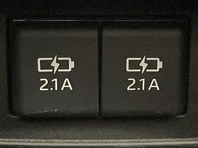 トヨタ カローラ クロス Z 福岡県 2023(令5)年 1.1万km プラチナホワイトパールマイカ 純正ディスプレイオーディオ/（CD/DVD/BT/AM/FM）/フルセグ/バックカメラ/レーダークルーズコントロール/ビルトインETC/D/Nシートヒーター/D席パワーシート/電動リアゲート/オートホールド/横滑り防止装置/衝突軽減システム/レーンアシスト/コーナーセンサー/オートマチックハイビーム/ドアバイザー/前後ドラレコ/ステアリングスイッチ/プッシュスタート/スマートキー/純正AW17インチ